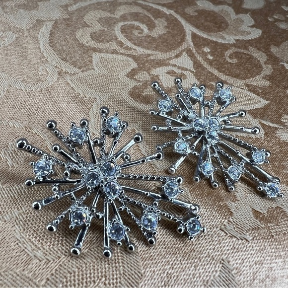 VINTAGE AVON SILVER EARRINGS RHINESTONE ACCENT HOLIDAY GIFT RETRO - Picture 8 of 8